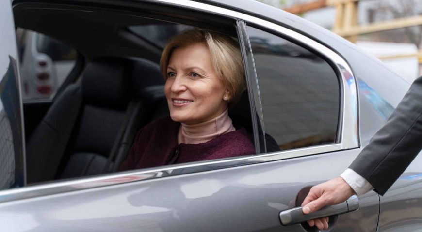 How a Chauffeur-Driven Car Can Reduce Your Stress and Anxiety on Your Airport Transfers